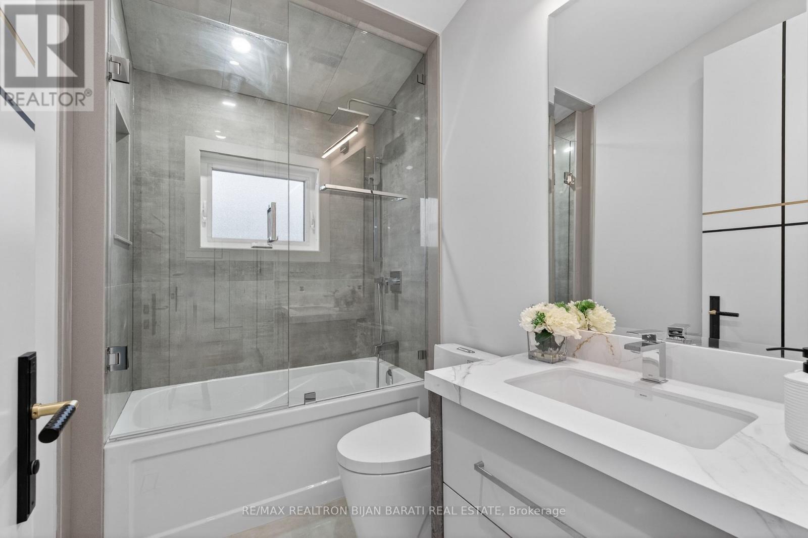164 Norton Avenue, Toronto, ON - Indoor Photo Showing Bathroom
