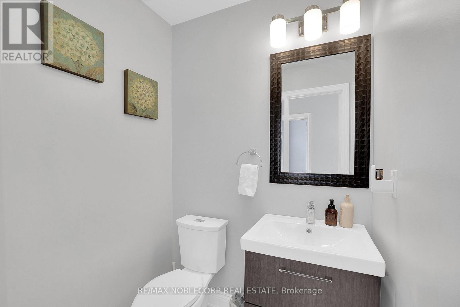 92 Water Garden Lane, Vaughan, ON - Indoor Photo Showing Bathroom