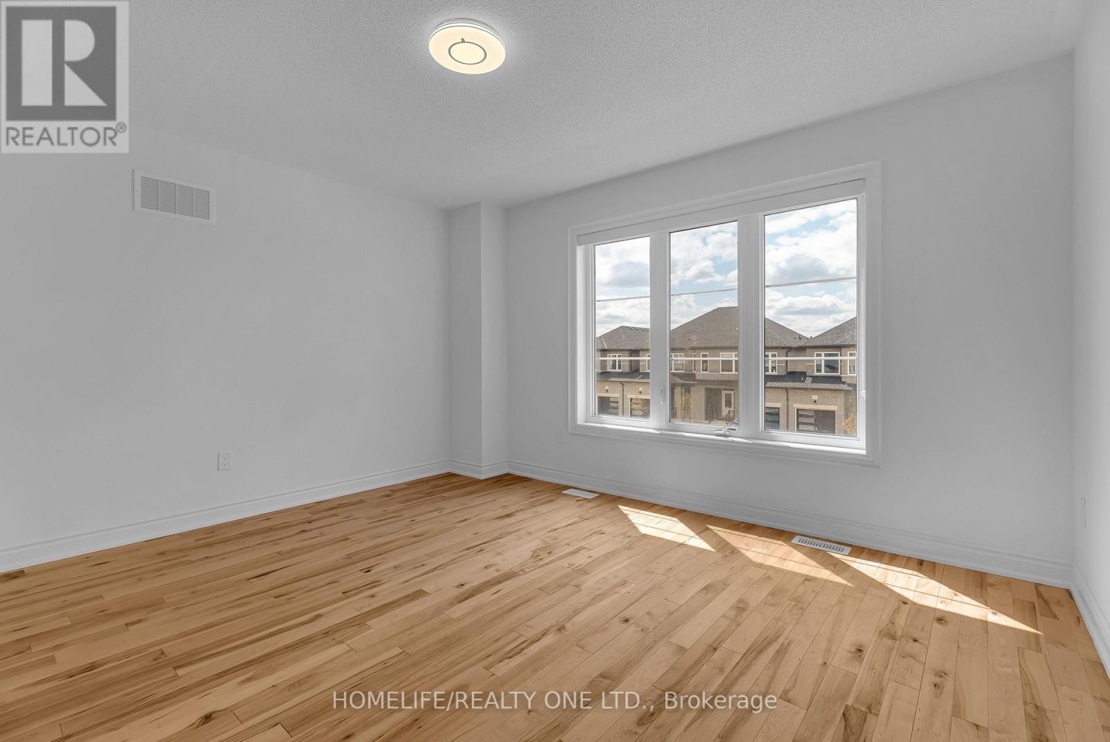 47 Autumn Drive, Wasaga Beach, ON - Indoor Photo Showing Other Room