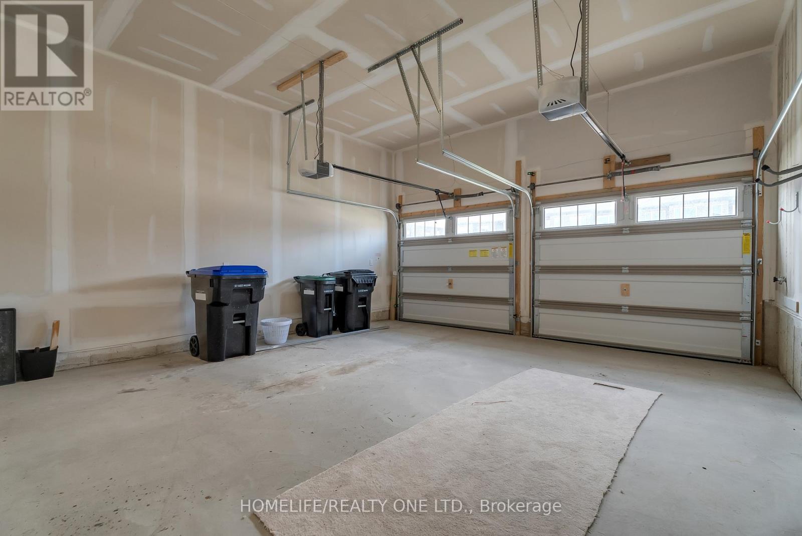 47 Autumn Drive, Wasaga Beach, ON - Indoor Photo Showing Garage