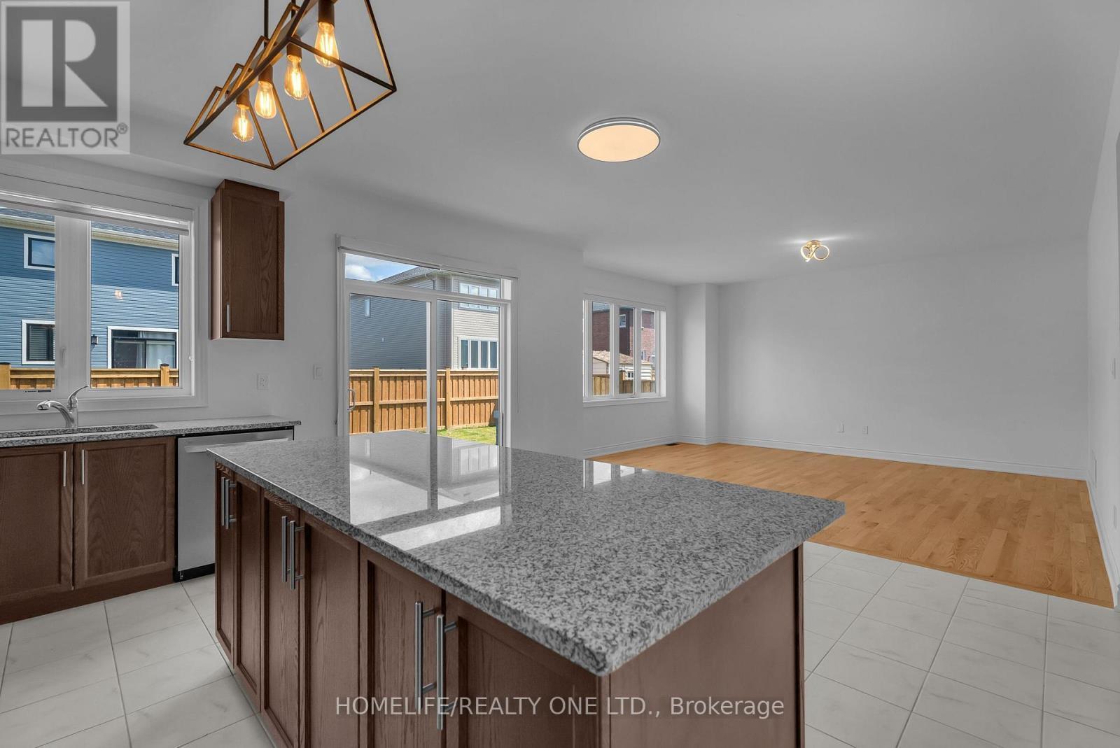 47 Autumn Drive, Wasaga Beach, ON - Indoor Photo Showing Kitchen With Double Sink