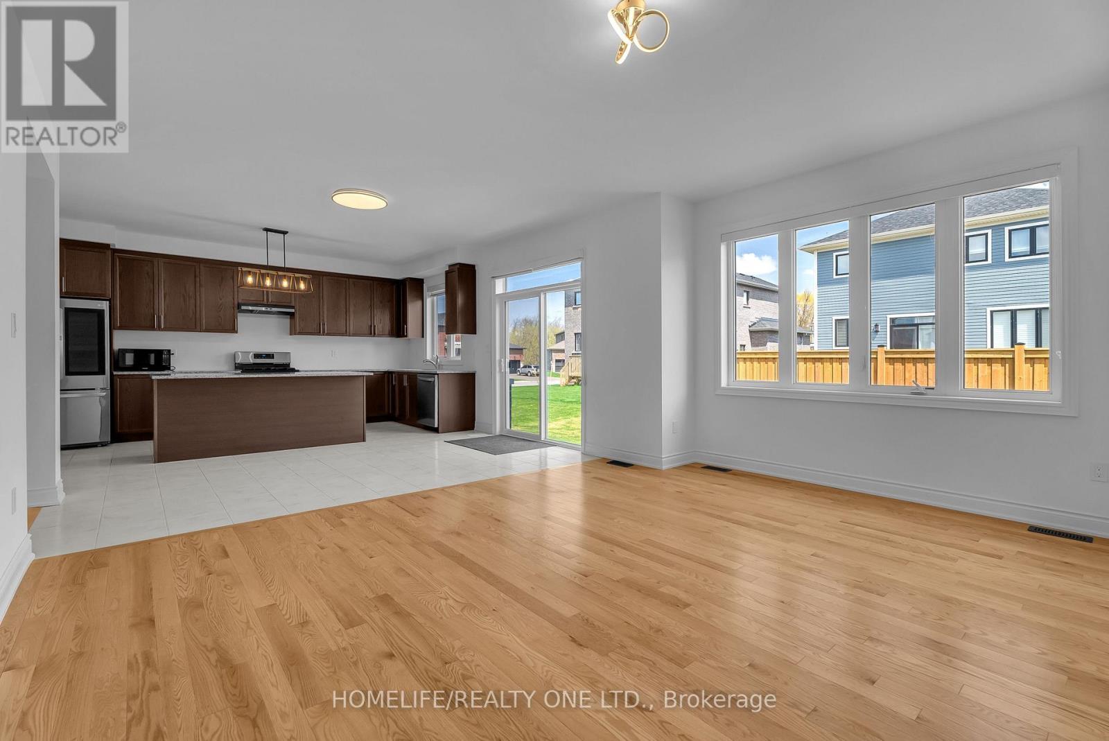 47 Autumn Drive, Wasaga Beach, ON - Indoor Photo Showing Kitchen