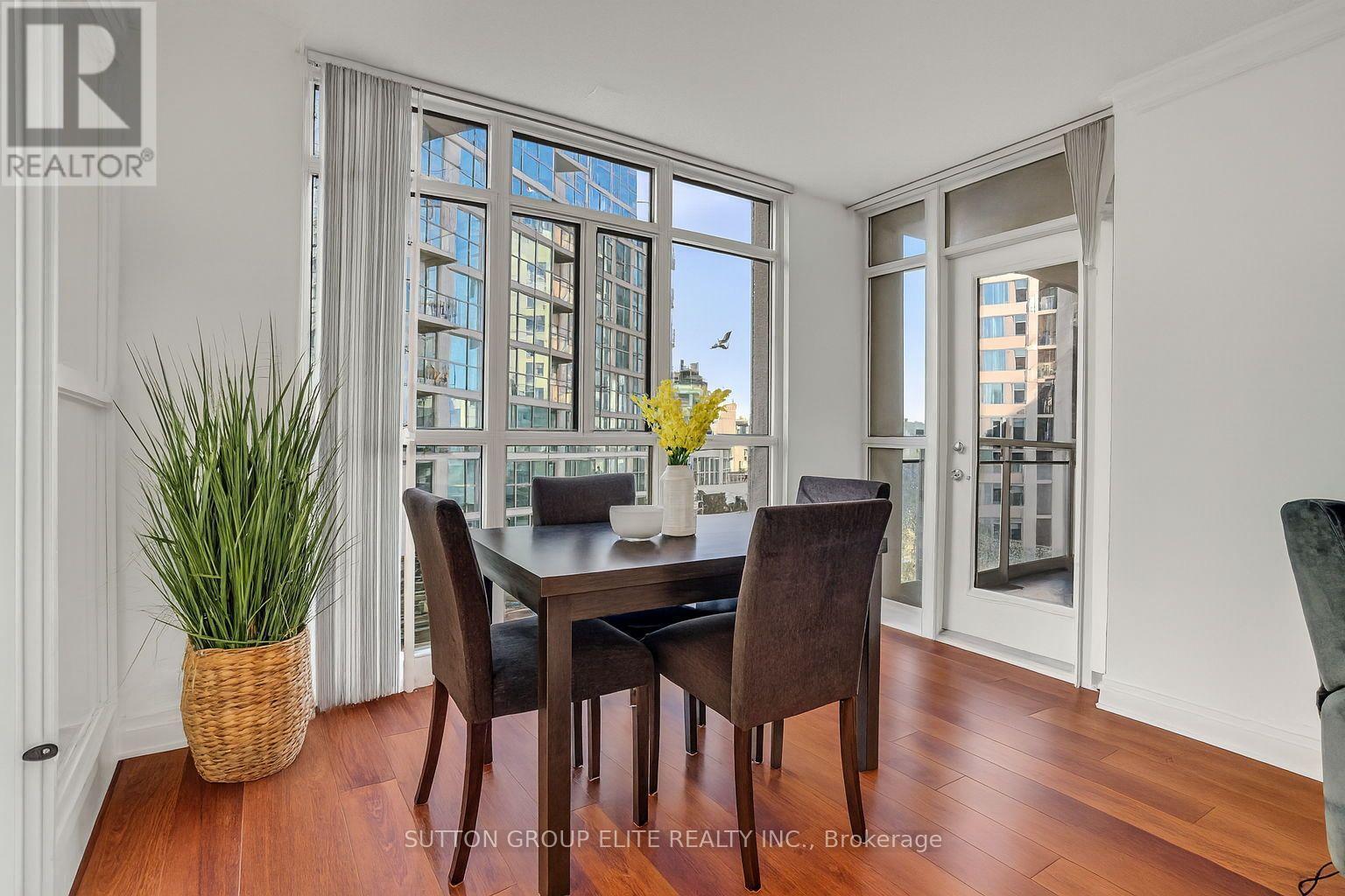 401 - 3 Marine Parade Drive, Toronto, ON - Indoor Photo Showing Dining Room