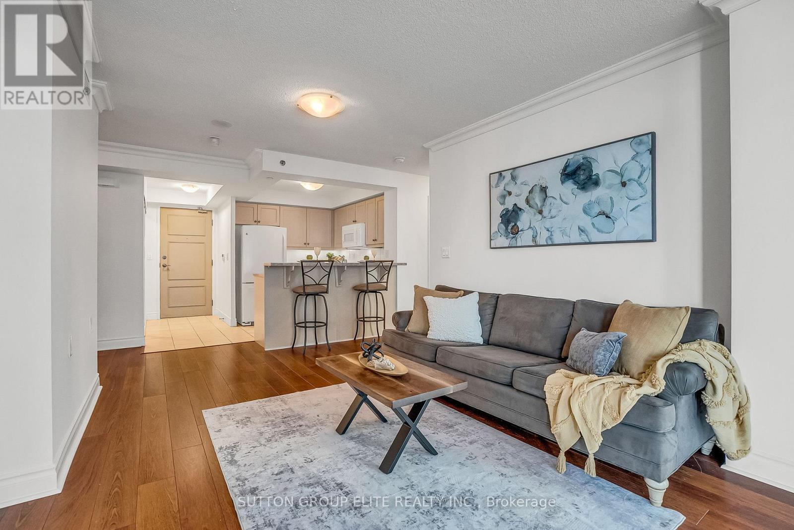 401 - 3 Marine Parade Drive, Toronto, ON - Indoor Photo Showing Living Room