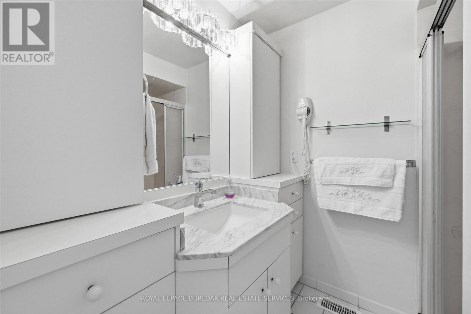 311 Glen Afton Drive, Burlington, ON - Indoor Photo Showing Bathroom