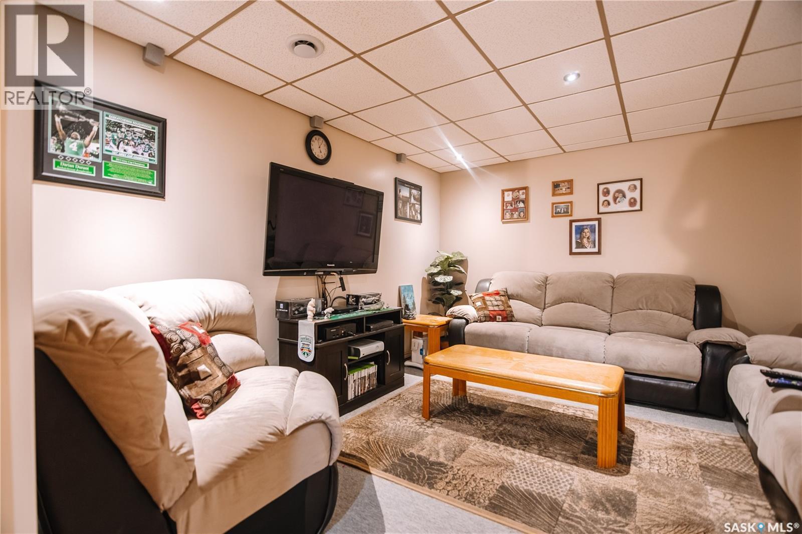Mccoy Acreage, Dufferin Rm No. 190, SK - Indoor Photo Showing Living Room