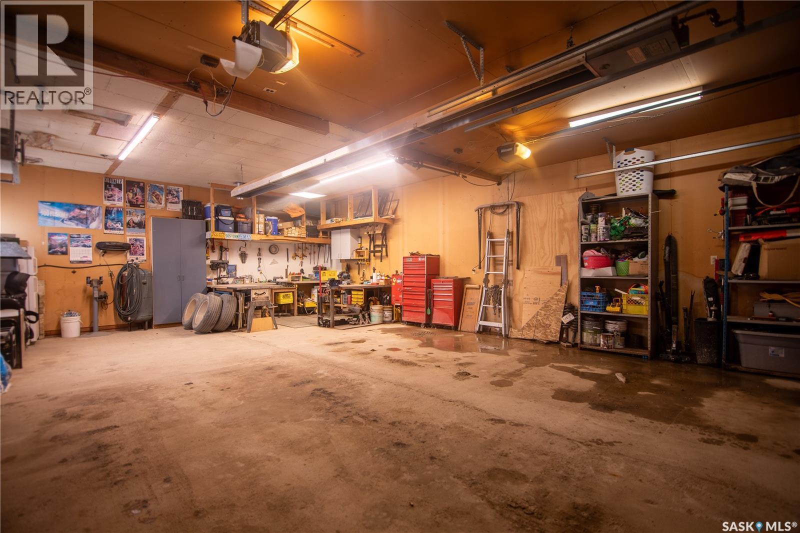 Mccoy Acreage, Dufferin Rm No. 190, SK - Indoor Photo Showing Garage