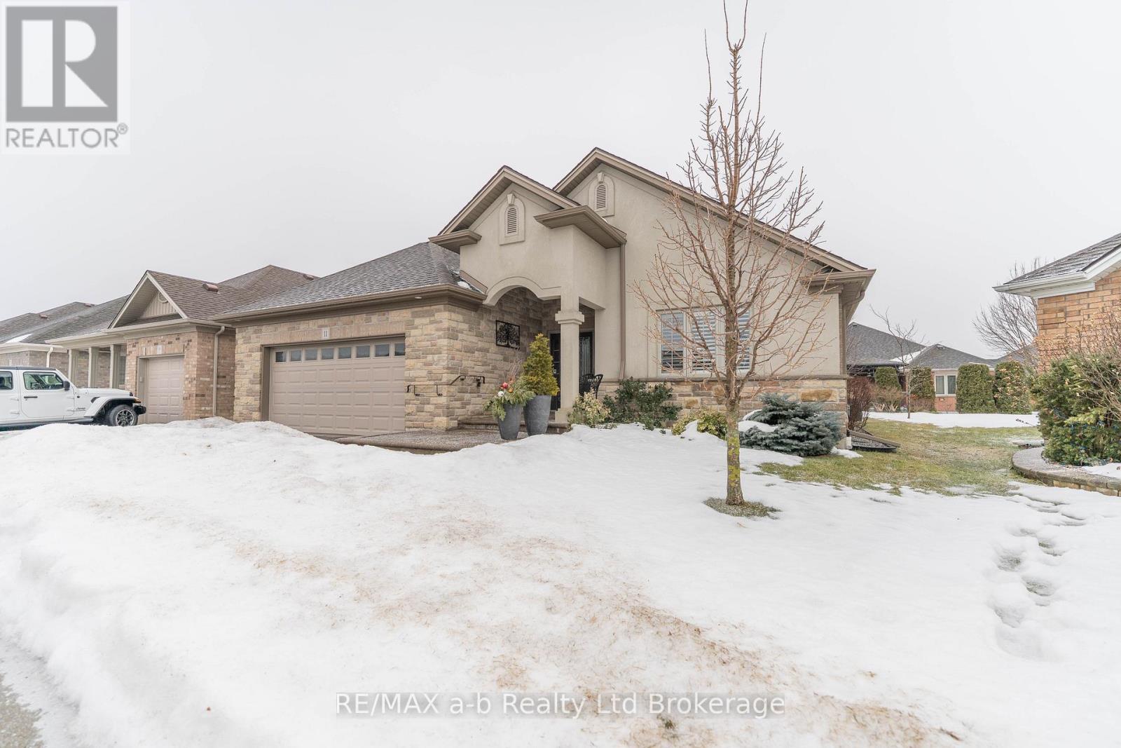 Front View - 11 Hollier Drive, Tillsonburg, ON - Outdoor