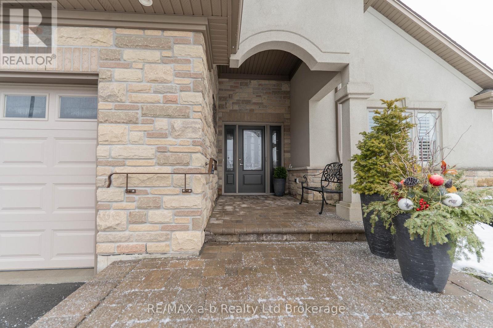 Front Entry - 11 Hollier Drive, Tillsonburg, ON - Outdoor