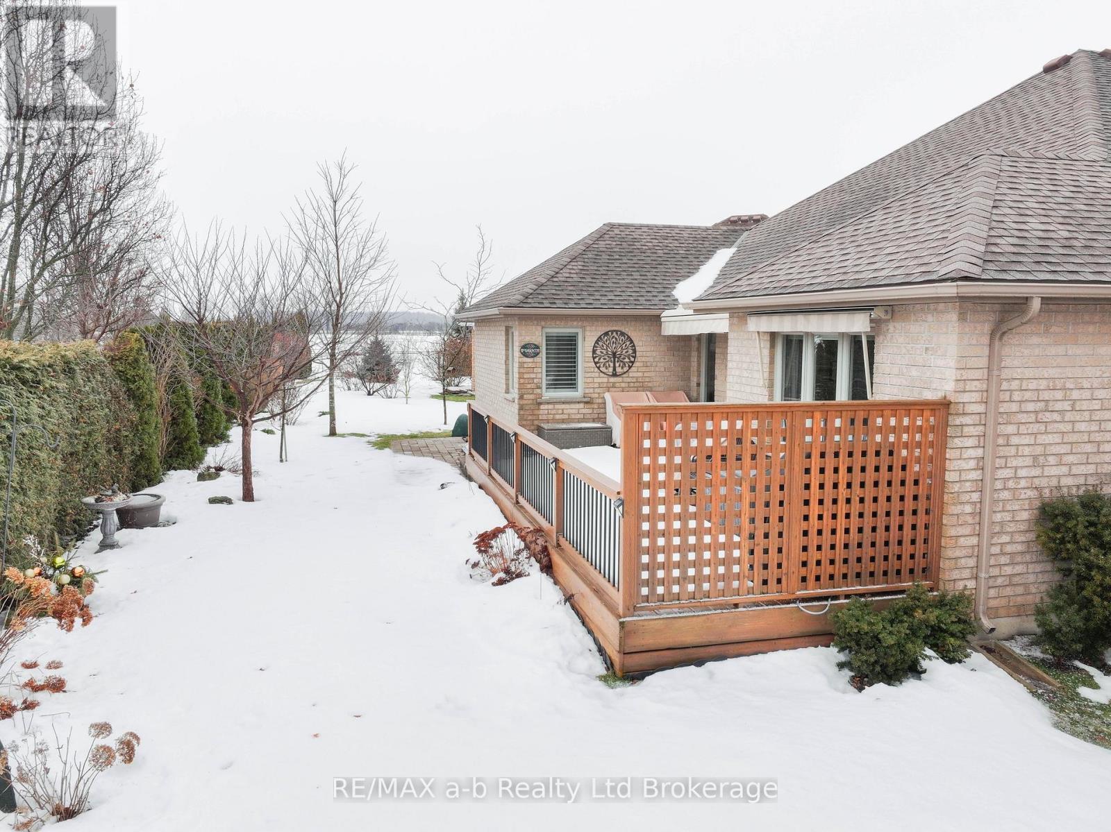 11 Hollier Drive, Tillsonburg, ON - Outdoor With Deck Patio Veranda