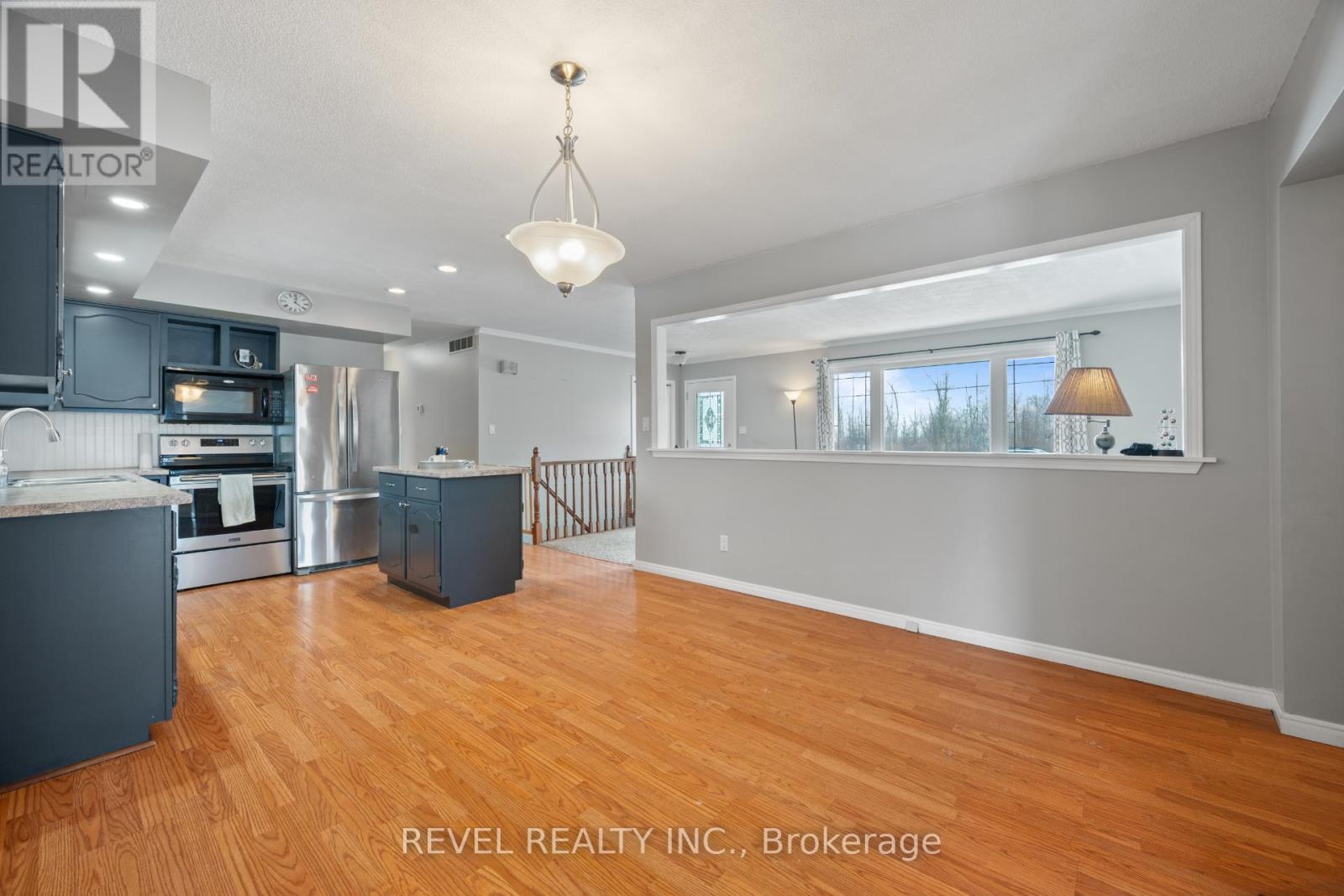 895203 Oxford 3, Blandford-Blenheim, ON - Indoor Photo Showing Kitchen
