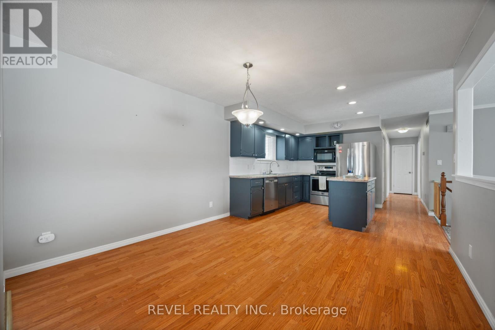 895203 Oxford 3, Blandford-Blenheim, ON - Indoor Photo Showing Kitchen