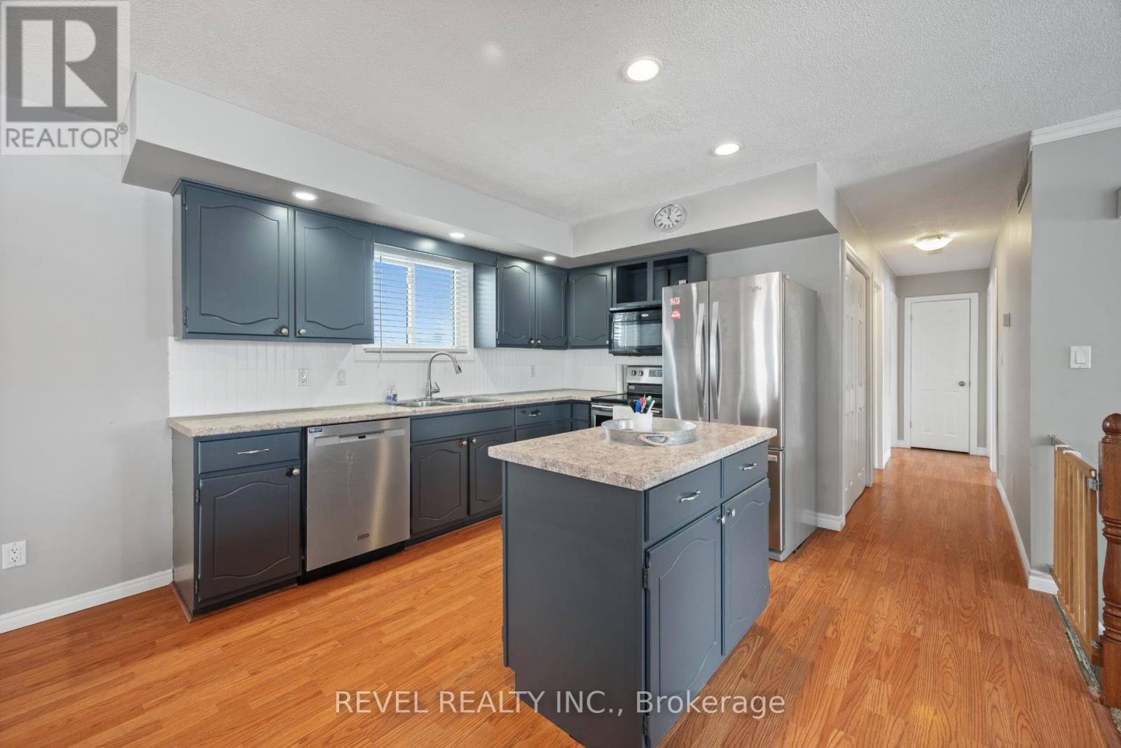 895203 Oxford 3, Blandford-Blenheim, ON - Indoor Photo Showing Kitchen With Upgraded Kitchen