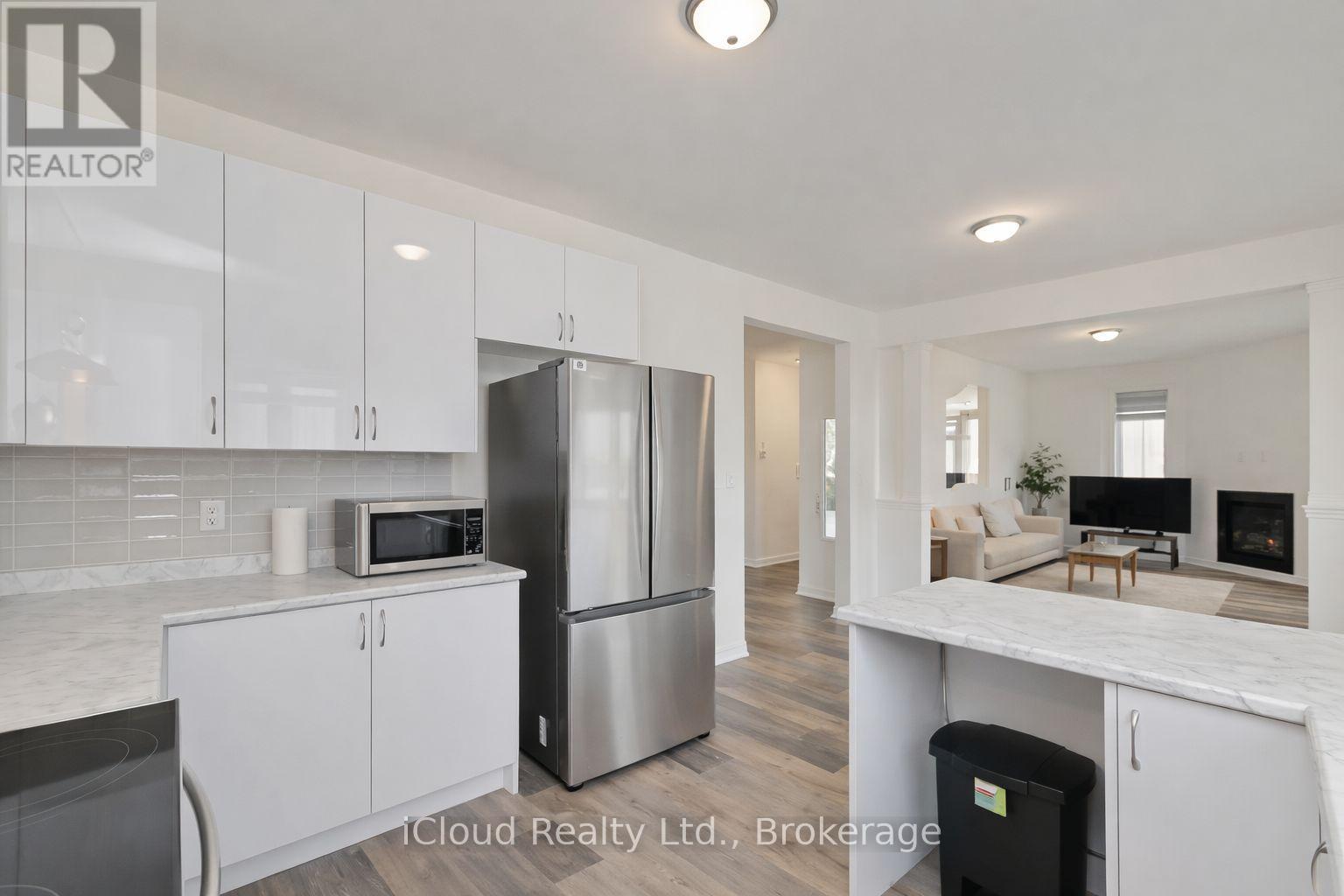 1645 Marina Drive, Fort Erie, ON - Indoor Photo Showing Kitchen With Upgraded Kitchen