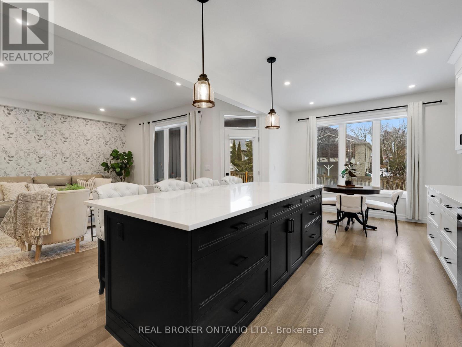 11 - 68 Cedar Street, Brant, ON - Indoor Photo Showing Kitchen With Upgraded Kitchen