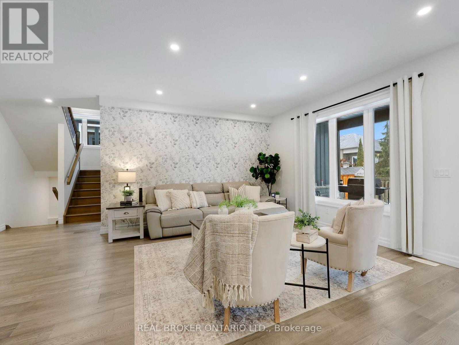 11 - 68 Cedar Street, Brant, ON - Indoor Photo Showing Living Room