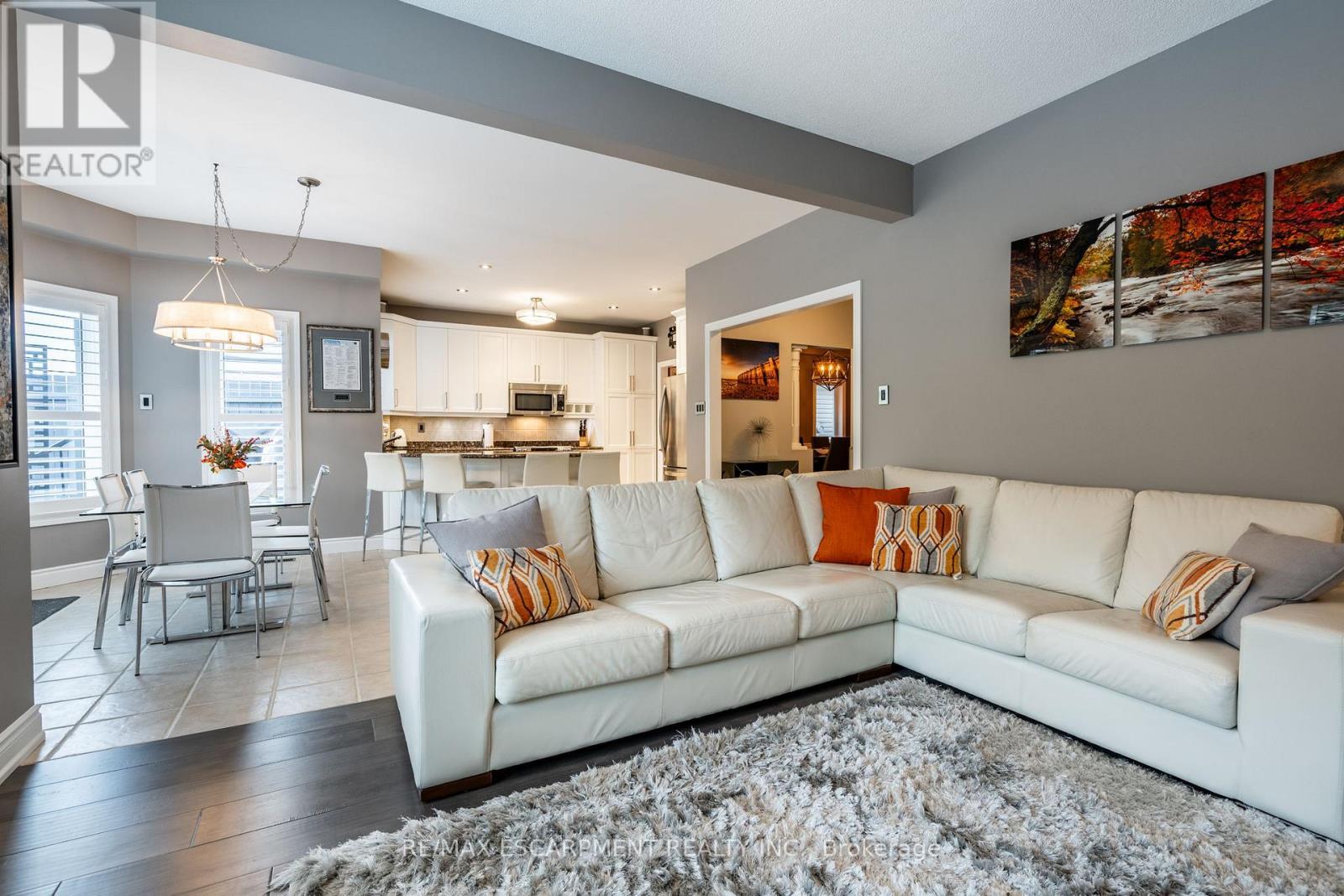 7 Volterra Court, Hamilton, ON - Indoor Photo Showing Living Room