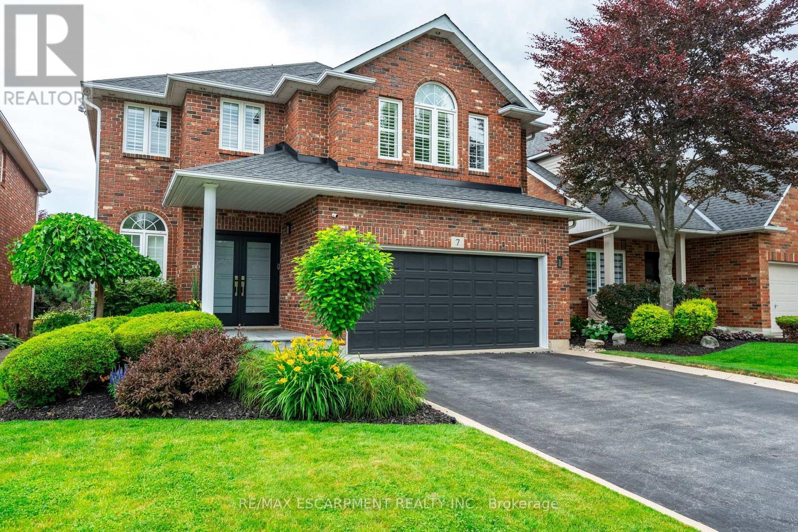 7 Volterra Court, Hamilton, ON - Outdoor With Facade