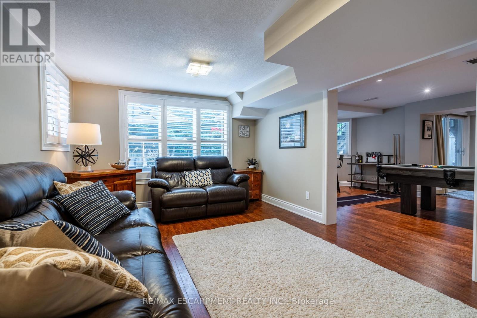 7 Volterra Court, Hamilton, ON - Indoor Photo Showing Living Room