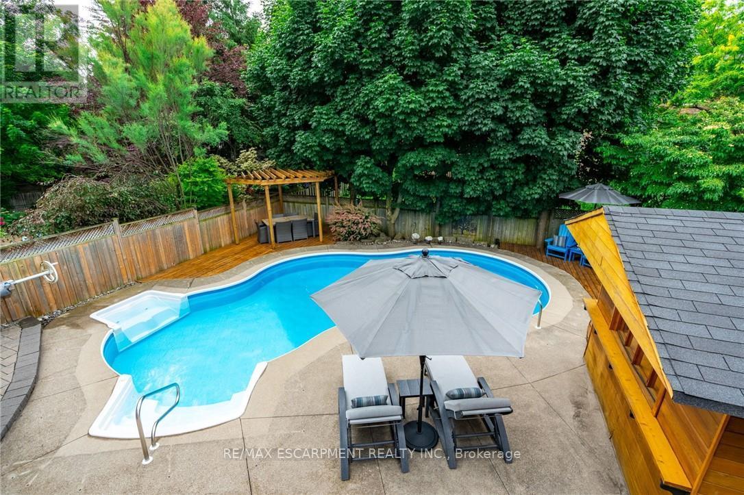 7 Volterra Court, Hamilton, ON - Outdoor With In Ground Pool With Deck Patio Veranda With Backyard