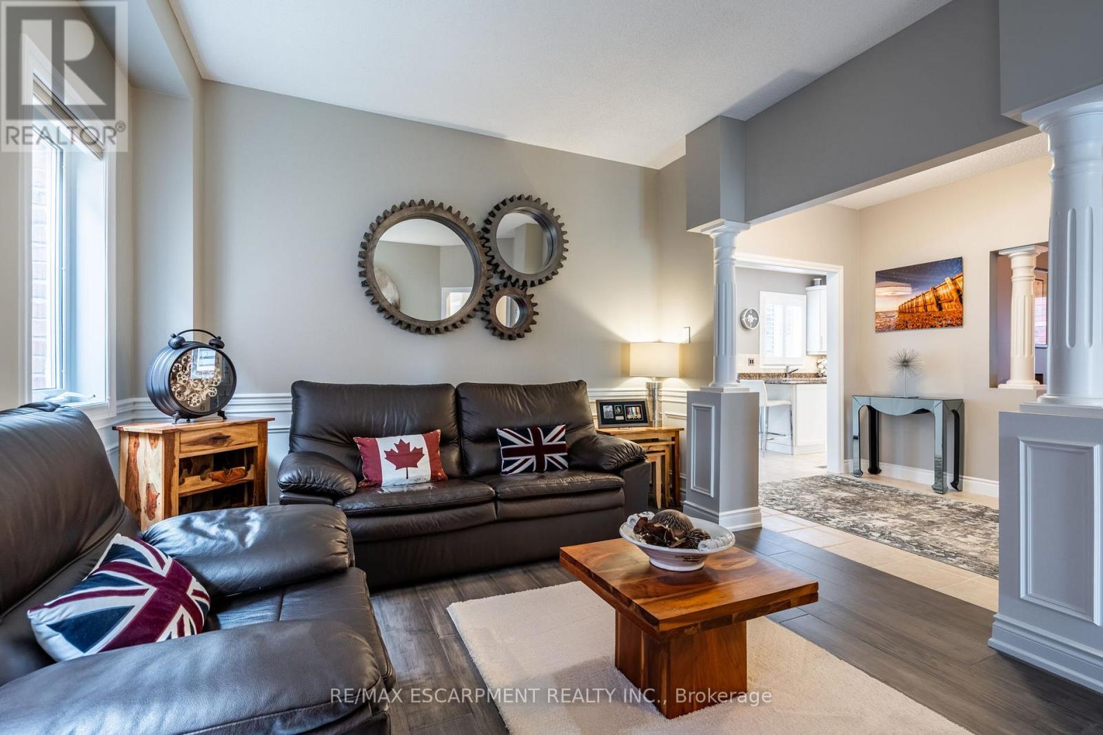 7 Volterra Court, Hamilton, ON - Indoor Photo Showing Living Room