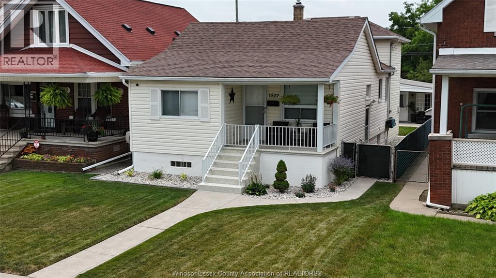 1527 Pierre, Windsor, ON - Outdoor With Deck Patio Veranda