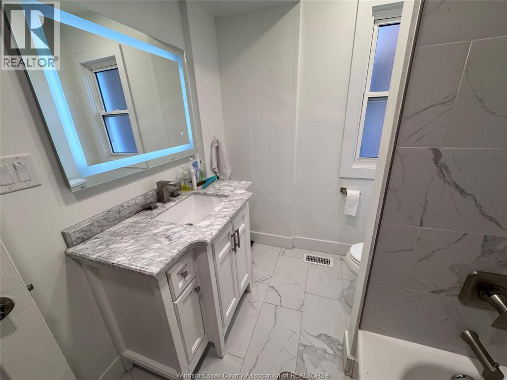 1527 Pierre, Windsor, ON - Indoor Photo Showing Bathroom