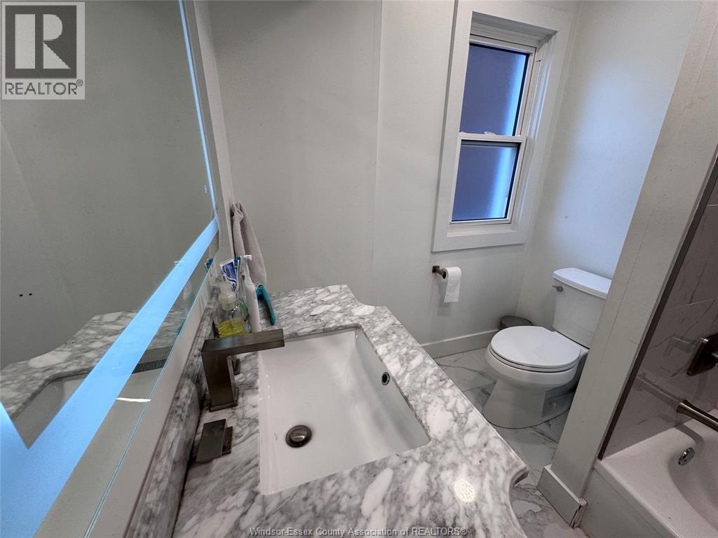 1527 Pierre, Windsor, ON - Indoor Photo Showing Bathroom