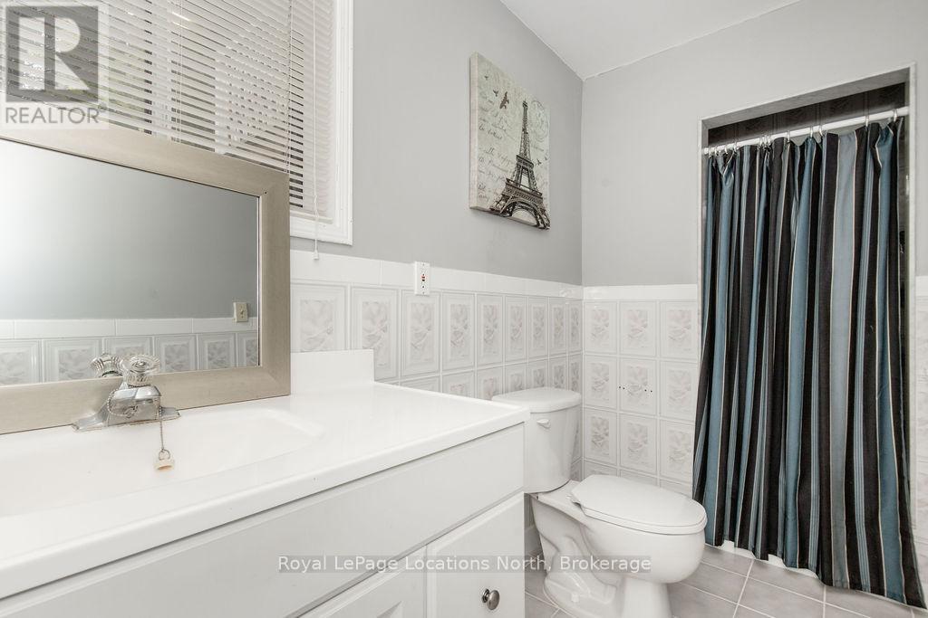 3 51St Street, Wasaga Beach, ON - Indoor Photo Showing Bathroom