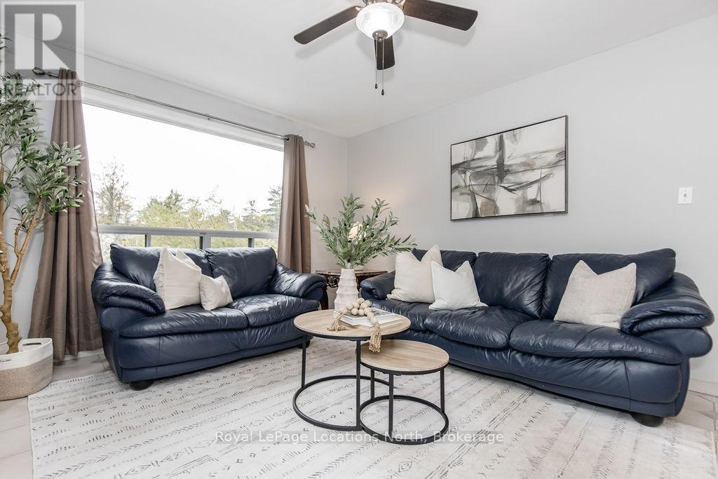 3 51St Street, Wasaga Beach, ON - Indoor Photo Showing Living Room
