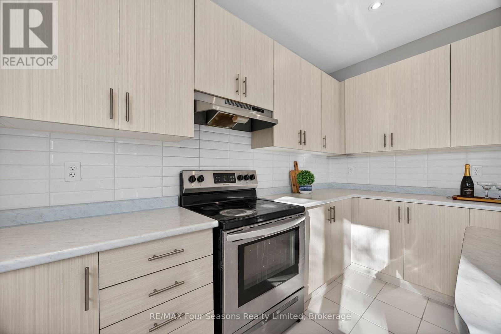 62 Kirby Avenue, Collingwood, ON - Indoor Photo Showing Kitchen