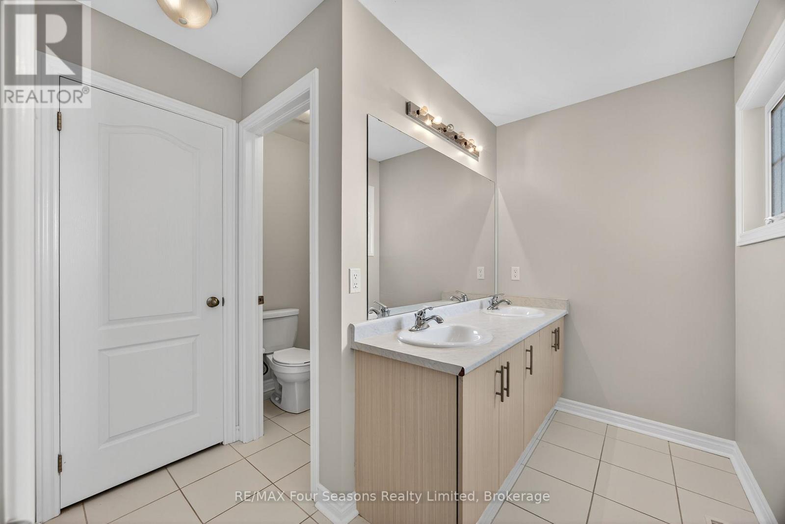 Guest bathroom - 62 Kirby Avenue, Collingwood, ON - Indoor