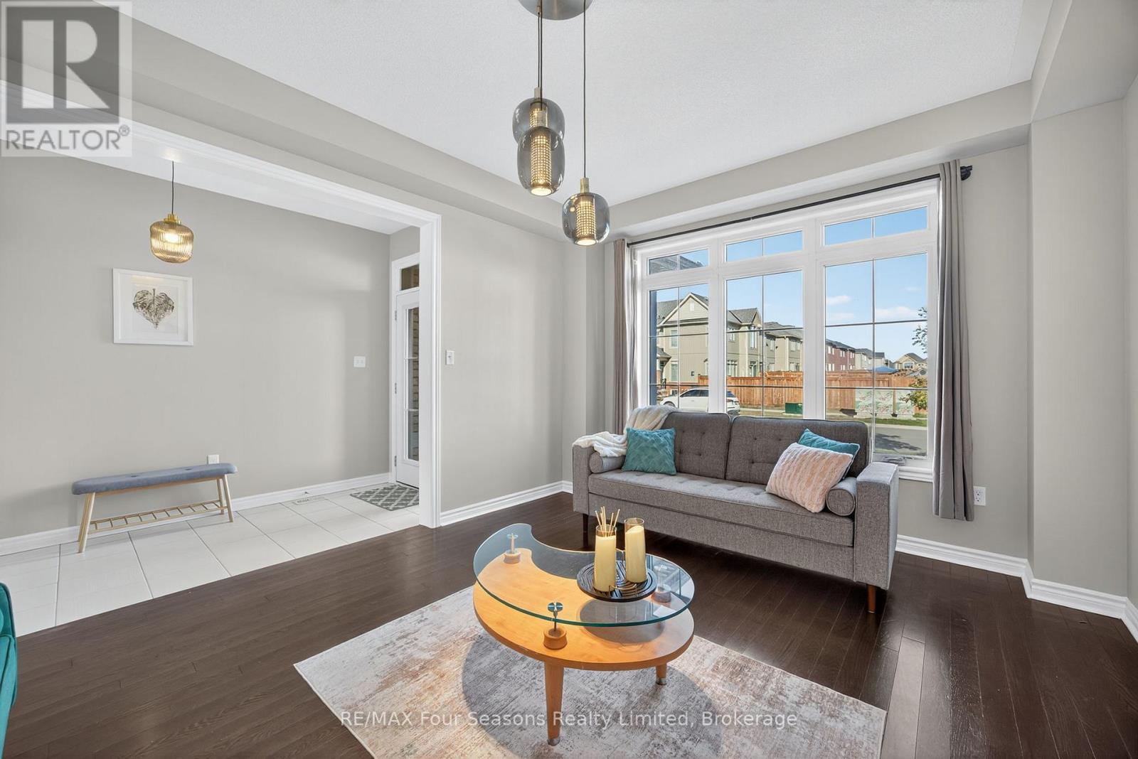 62 Kirby Avenue, Collingwood, ON - Indoor Photo Showing Living Room