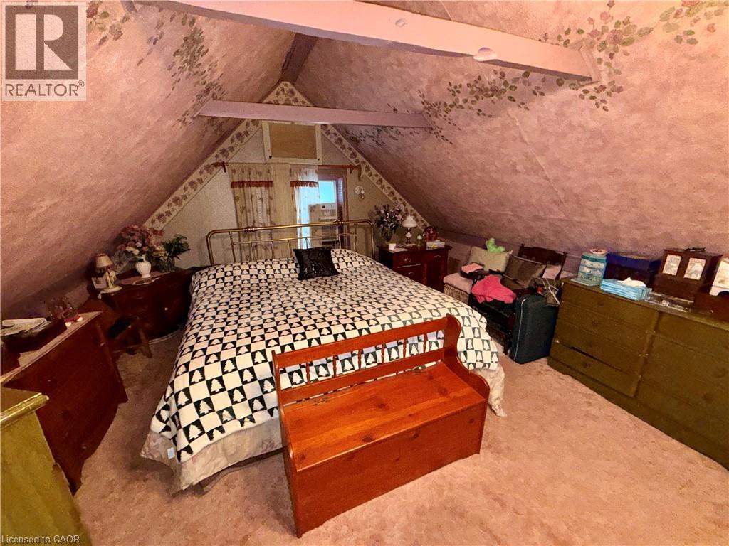 484 East Main Street, Welland, ON - Indoor Photo Showing Bedroom