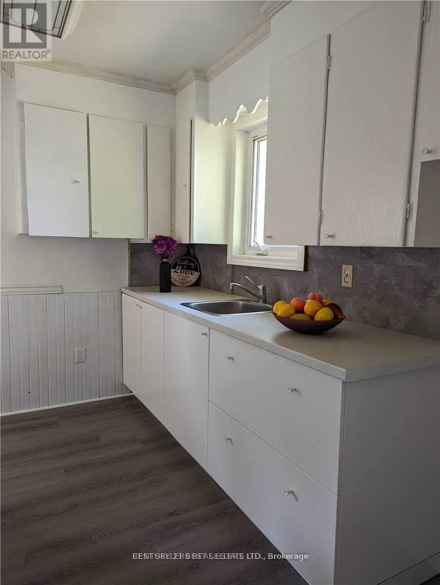 320 Ashbury Road, Oakville, ON - Indoor