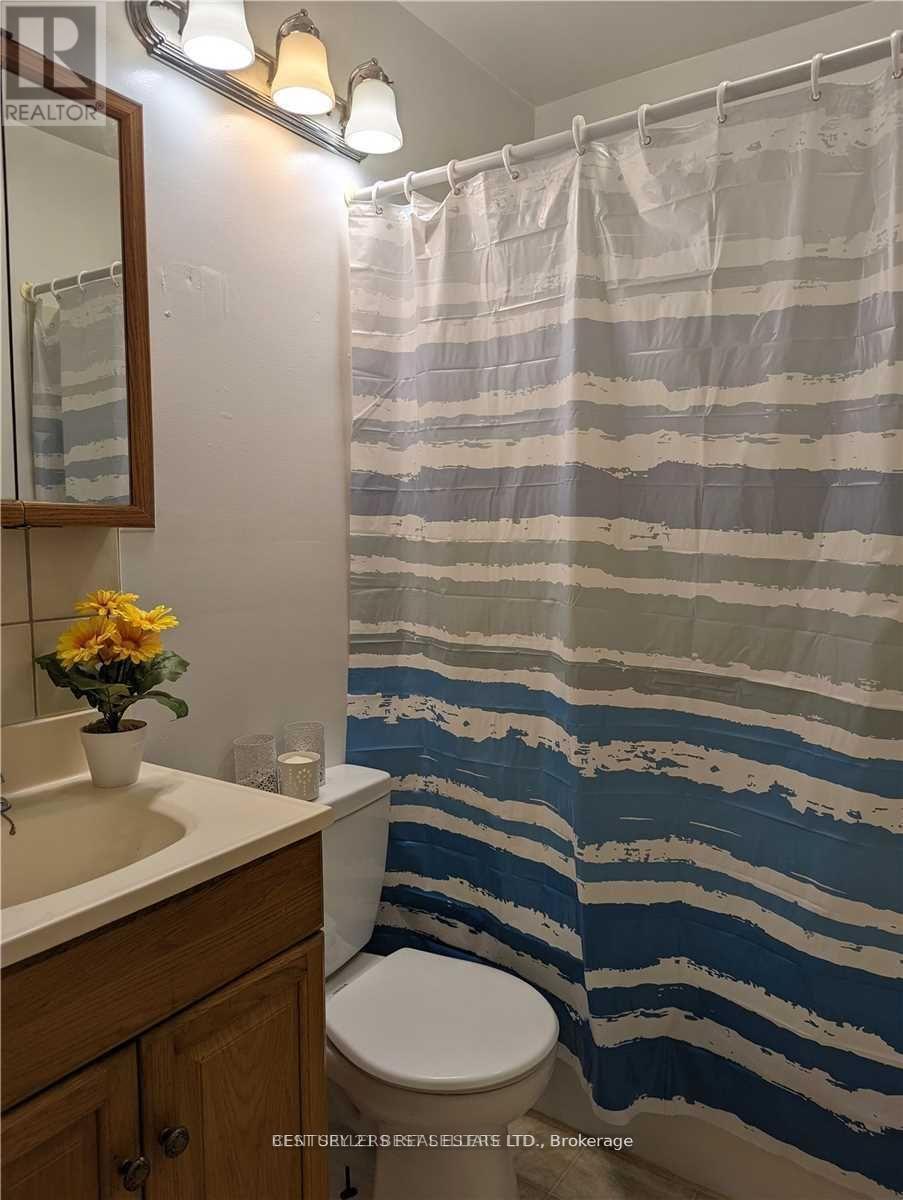 320 Ashbury Road, Oakville, ON - Indoor Photo Showing Bathroom