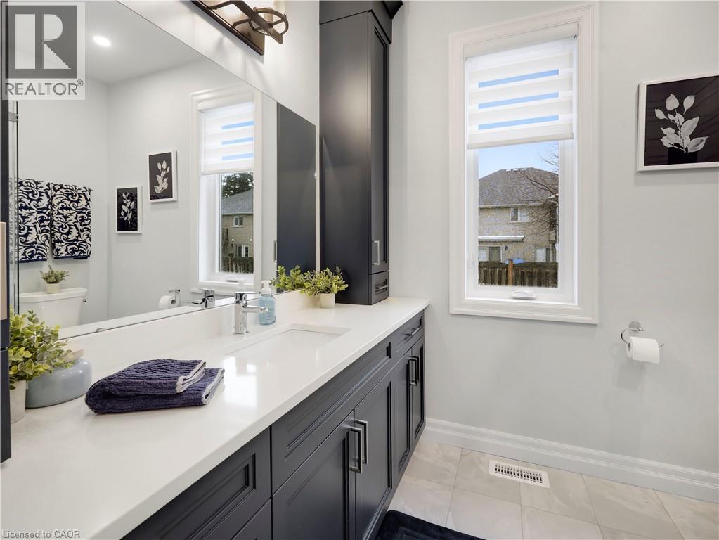 68 Cedar Street Unit# 11, Paris, ON - Indoor Photo Showing Bathroom