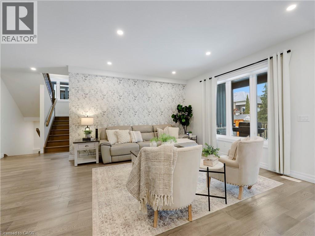 68 Cedar Street Unit# 11, Paris, ON - Indoor Photo Showing Living Room