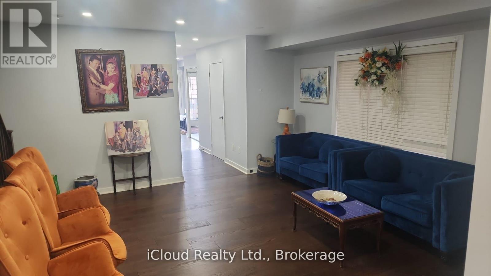 88 West Glen Avenue, Hamilton, ON - Indoor Photo Showing Living Room