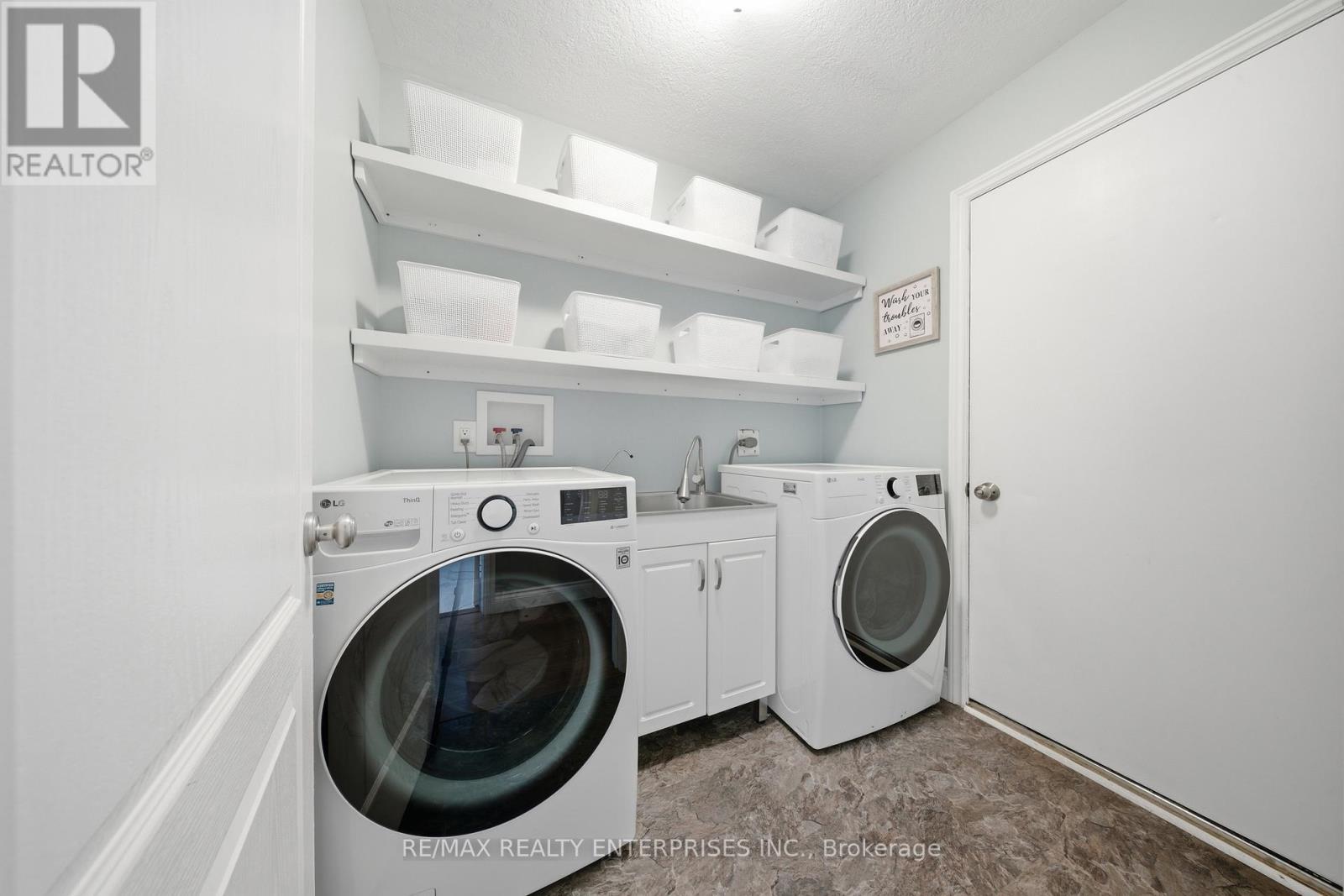 328 Burnett Avenue, Cambridge, ON - Indoor Photo Showing Laundry Room