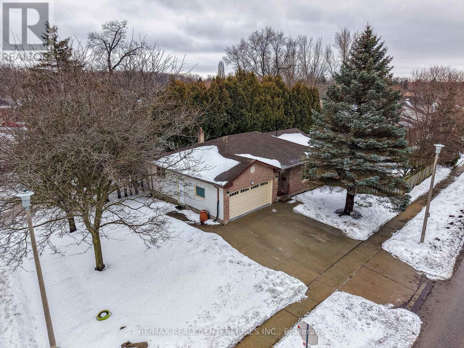 328 Burnett Avenue, Cambridge, ON - Outdoor