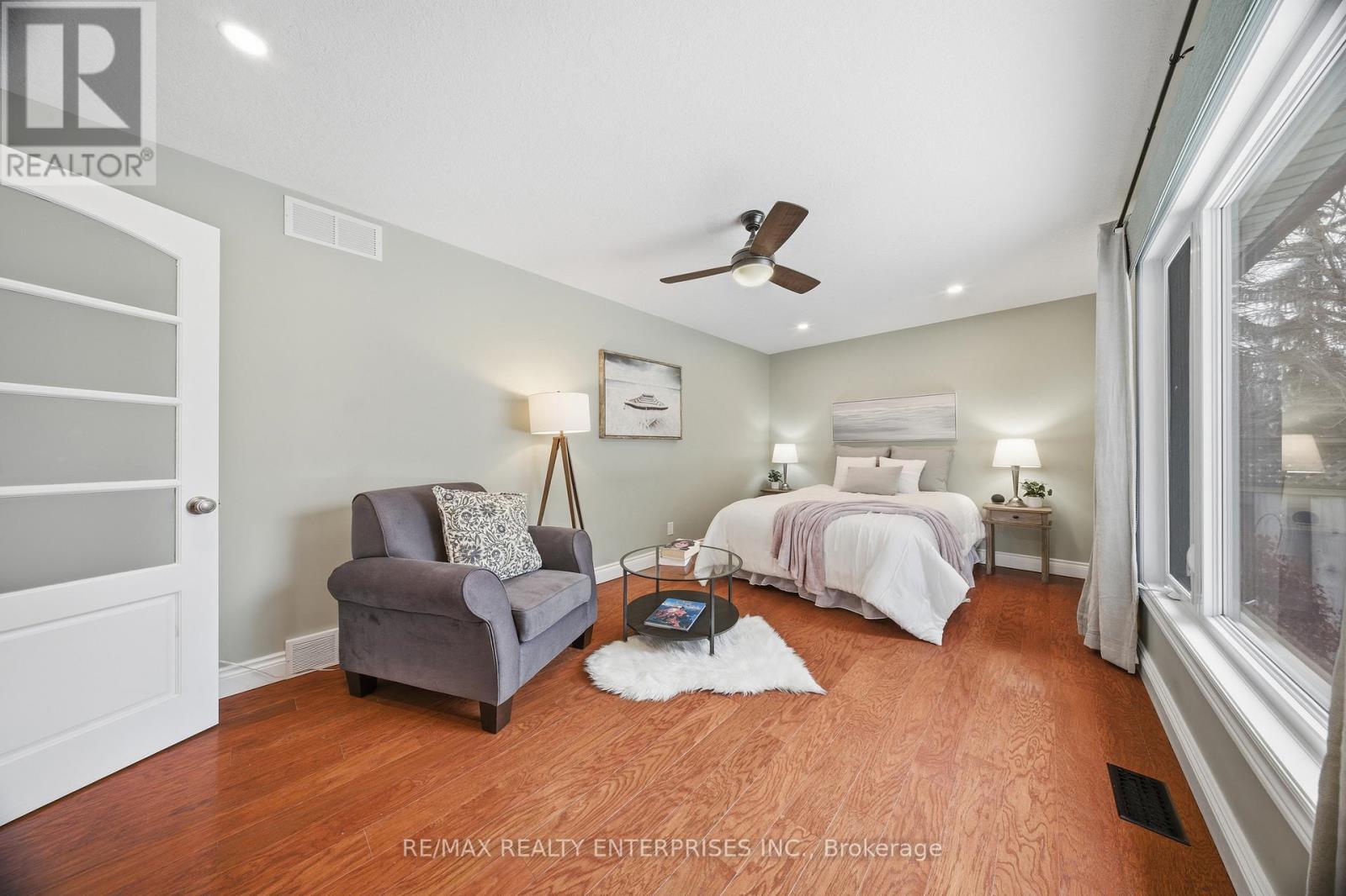 328 Burnett Avenue, Cambridge, ON - Indoor Photo Showing Bedroom