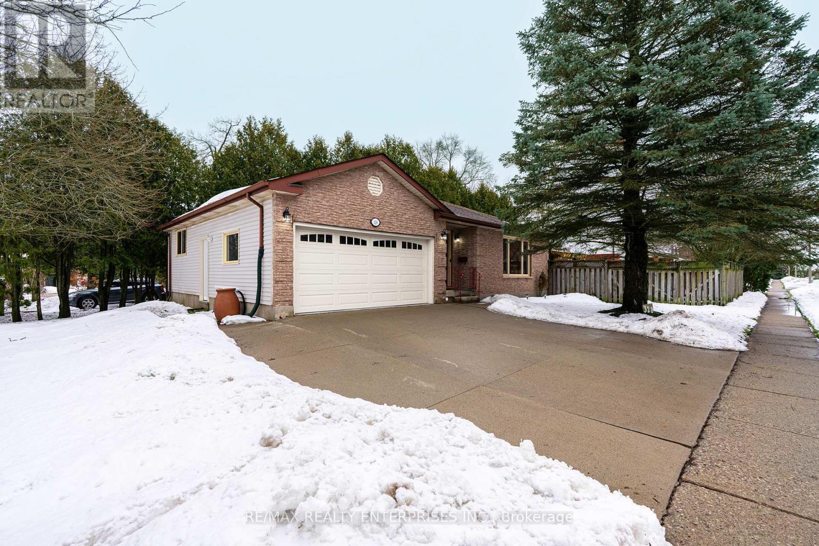 328 Burnett Avenue, Cambridge, ON - Outdoor