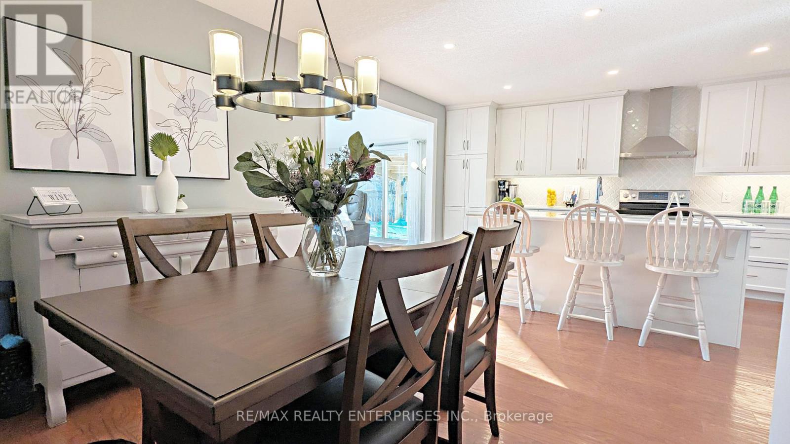 328 Burnett Avenue, Cambridge, ON - Indoor