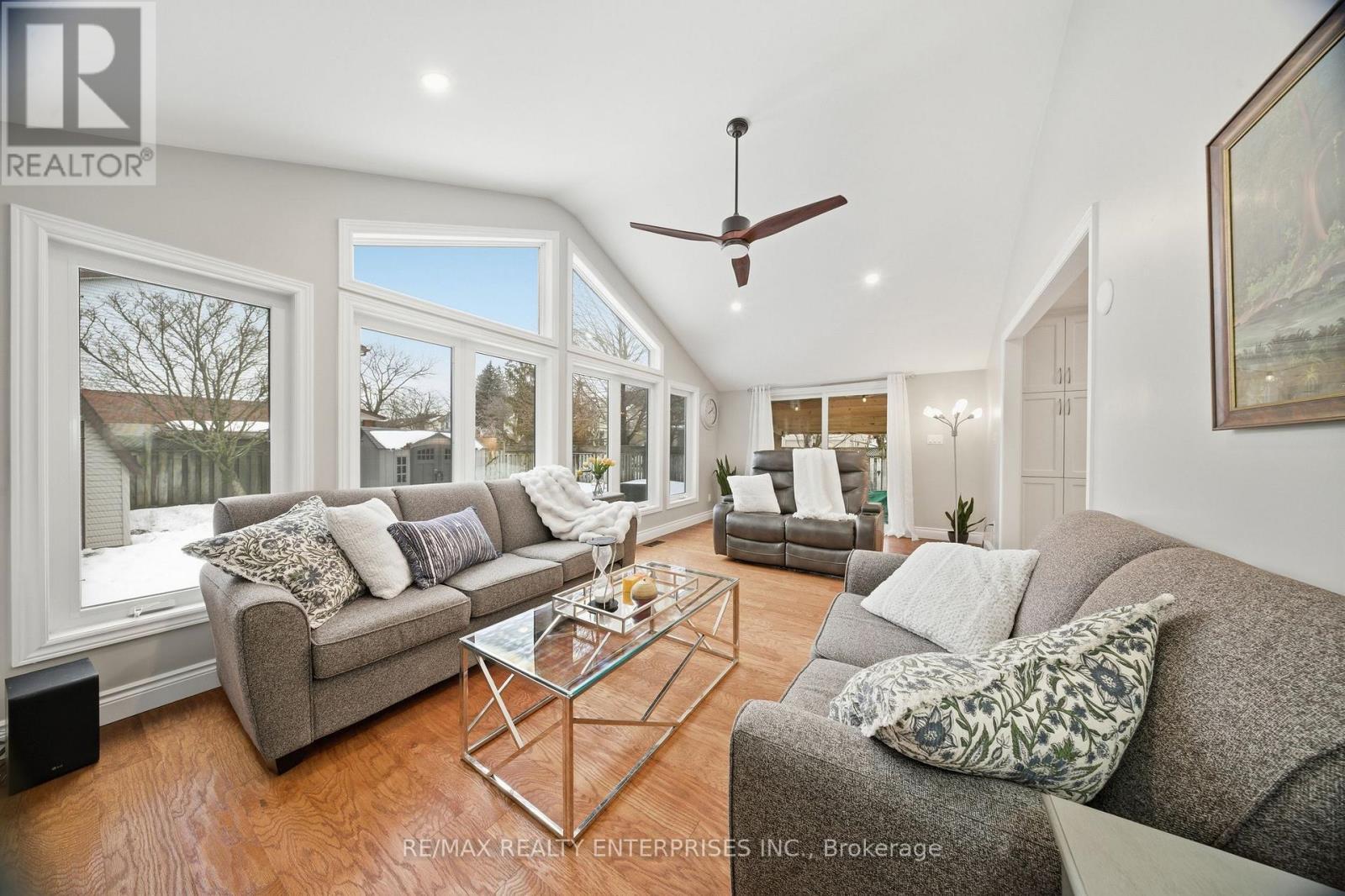 328 Burnett Avenue, Cambridge, ON - Indoor Photo Showing Bedroom