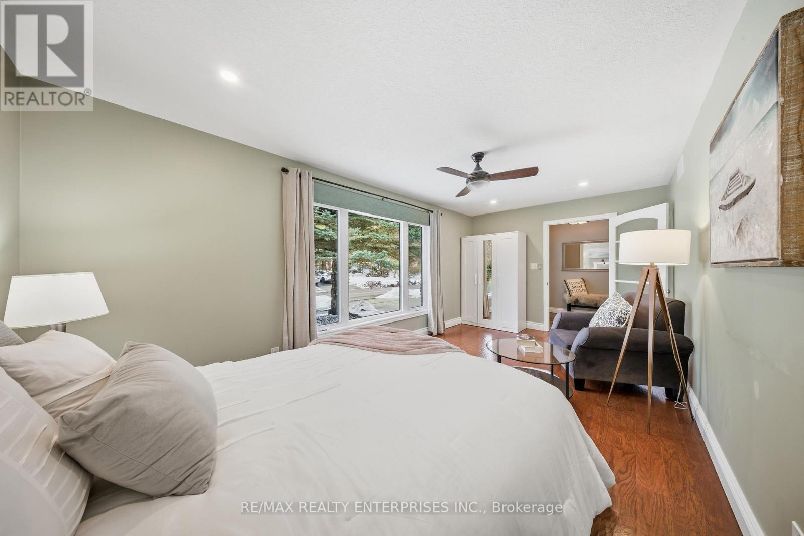328 Burnett Avenue, Cambridge, ON - Indoor Photo Showing Bedroom