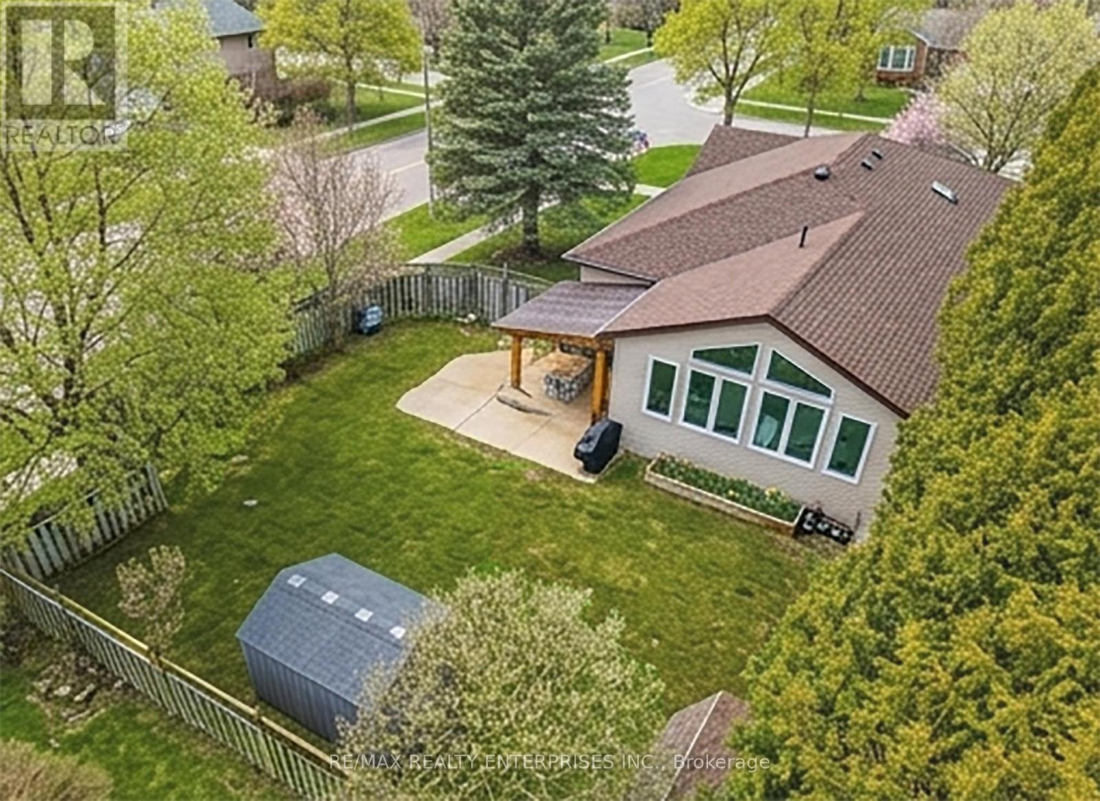 328 Burnett Avenue, Cambridge, ON - Outdoor