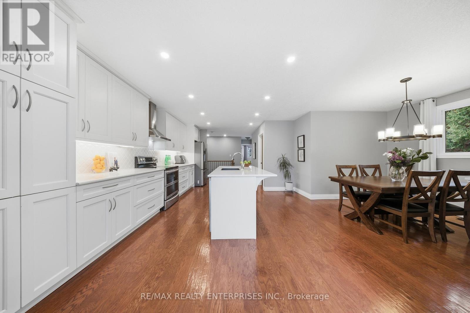 328 Burnett Avenue, Cambridge, ON - Indoor