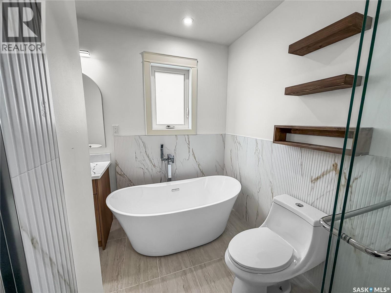 424 Empress Street, Saskatoon, SK - Indoor Photo Showing Bathroom