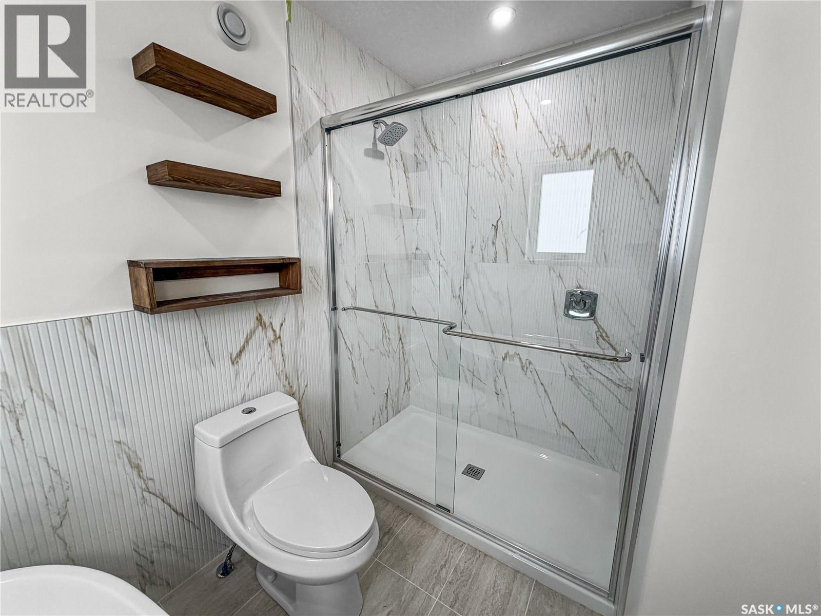 424 Empress Street, Saskatoon, SK - Indoor Photo Showing Bathroom